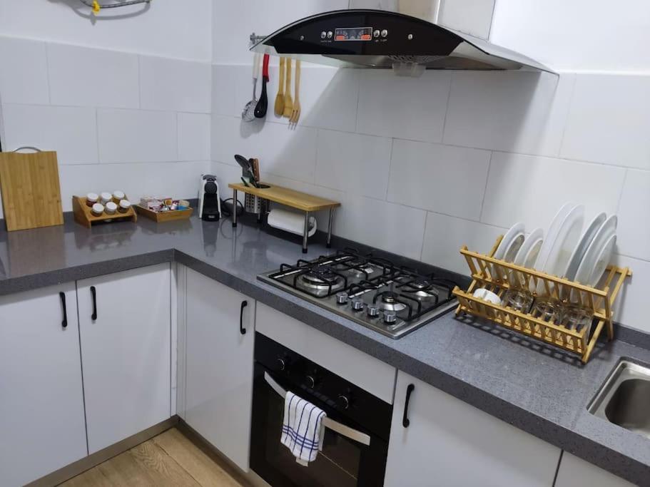 Superbe Appartement Avec Parking Gratuit Et Garde Dakar Exterior foto