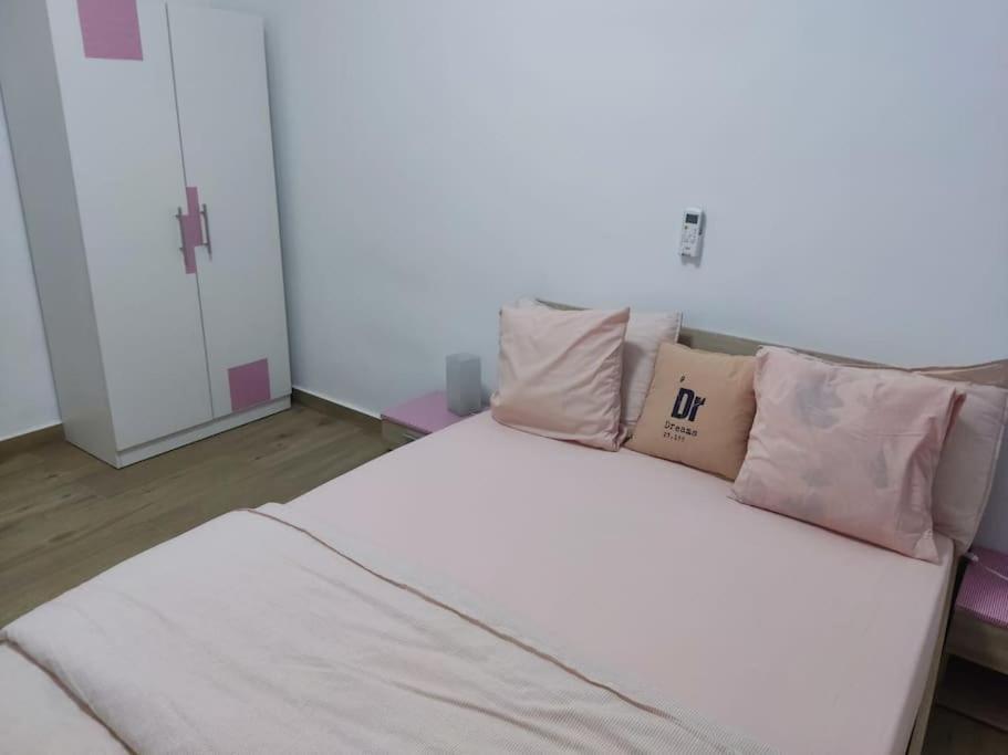Superbe Appartement Avec Parking Gratuit Et Garde Dakar Exterior foto