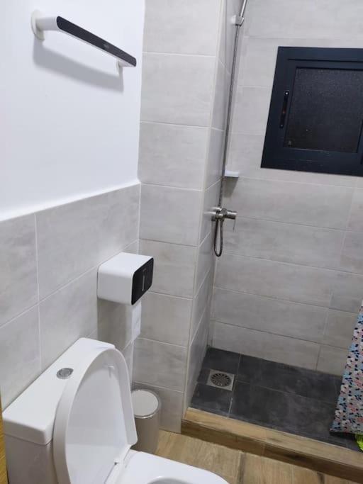 Superbe Appartement Avec Parking Gratuit Et Garde Dakar Exterior foto
