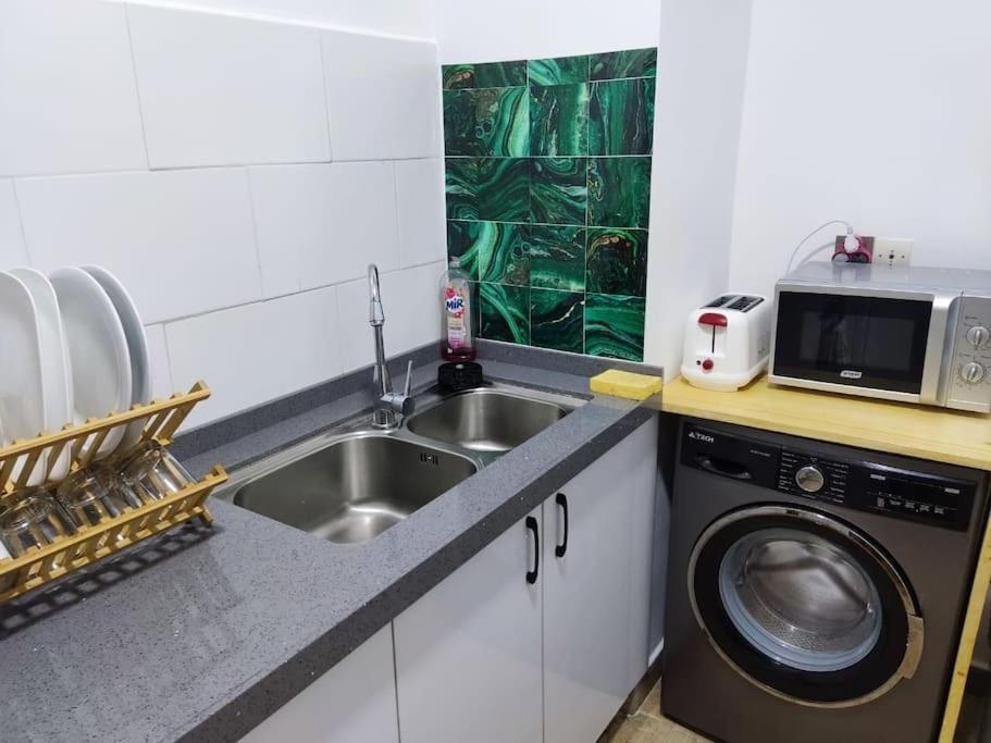 Superbe Appartement Avec Parking Gratuit Et Garde Dakar Exterior foto