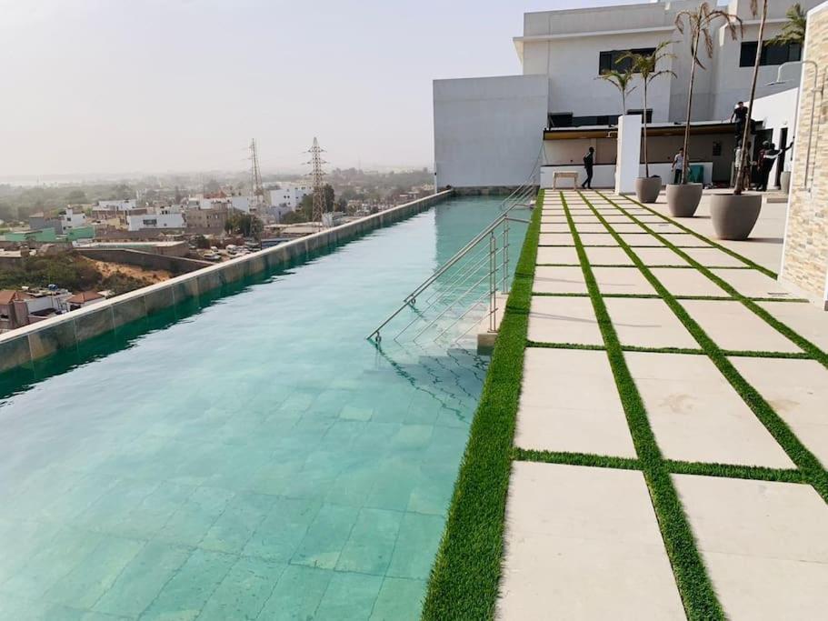 Superbe Appartement Avec Parking Gratuit Et Garde Dakar Exterior foto
