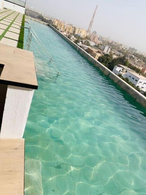 Superbe Appartement Avec Parking Gratuit Et Garde Dakar Exterior foto